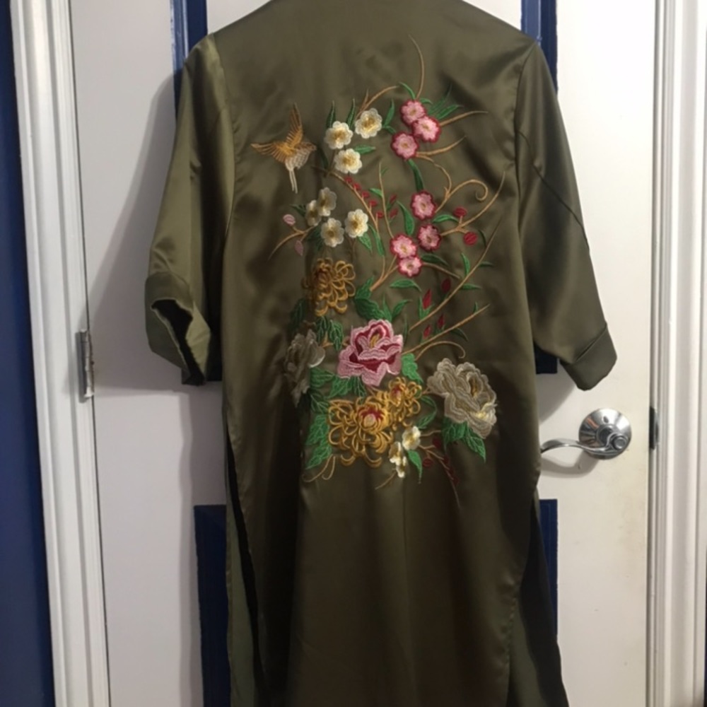 Beautifully embroidered kimono coat